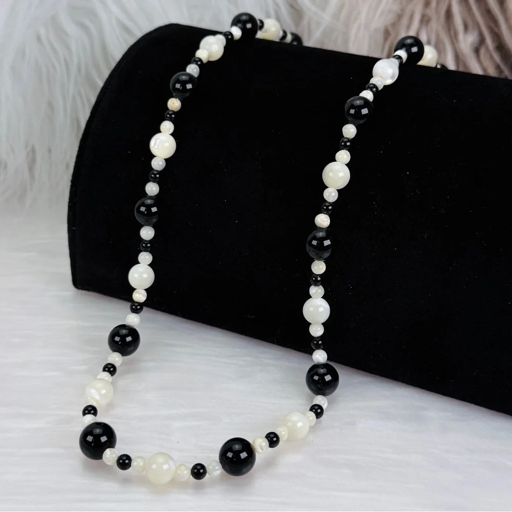 Vintage art deco flapper style mother of pearl and black beaded necklace